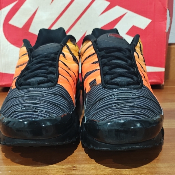 Nike Air Max Plus 'Mercurial Black Orange' - Picture 5 of 16
